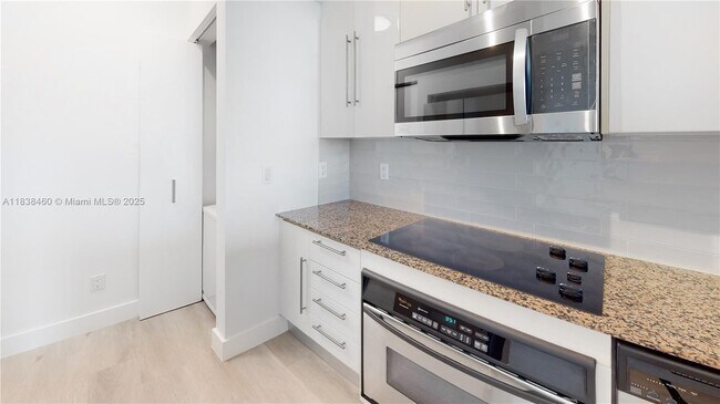 Building Photo - 325 S Biscayne Blvd