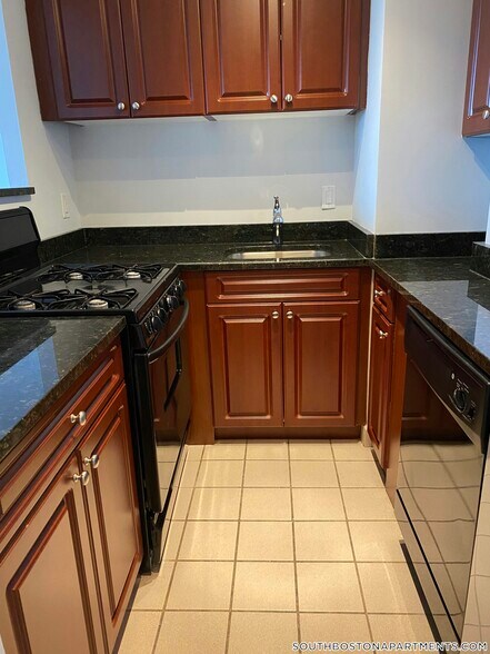 Building Photo - 1410 Columbia Rd