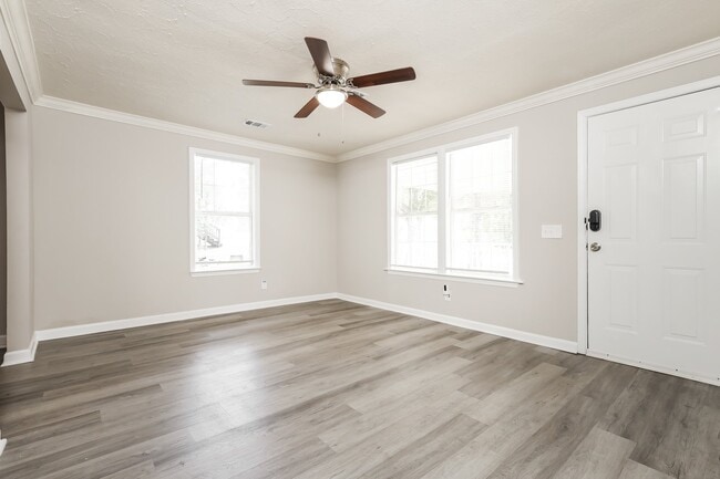 Building Photo - 7728 Aurora Dr