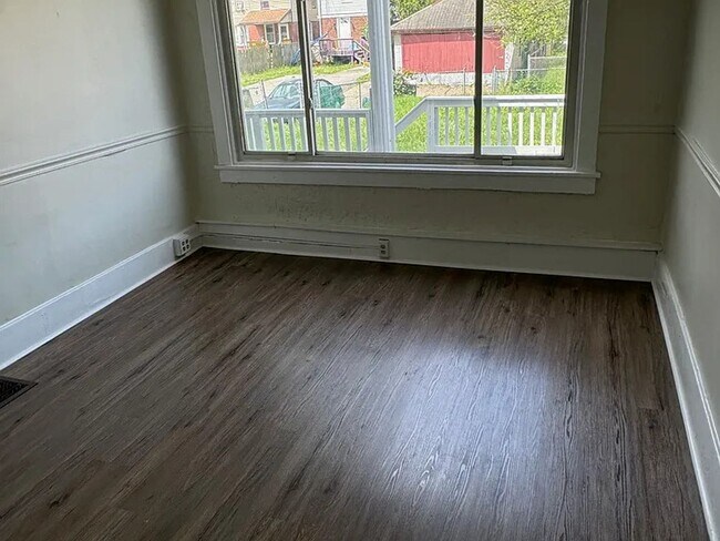 Building Photo - 331-337 4th Ave