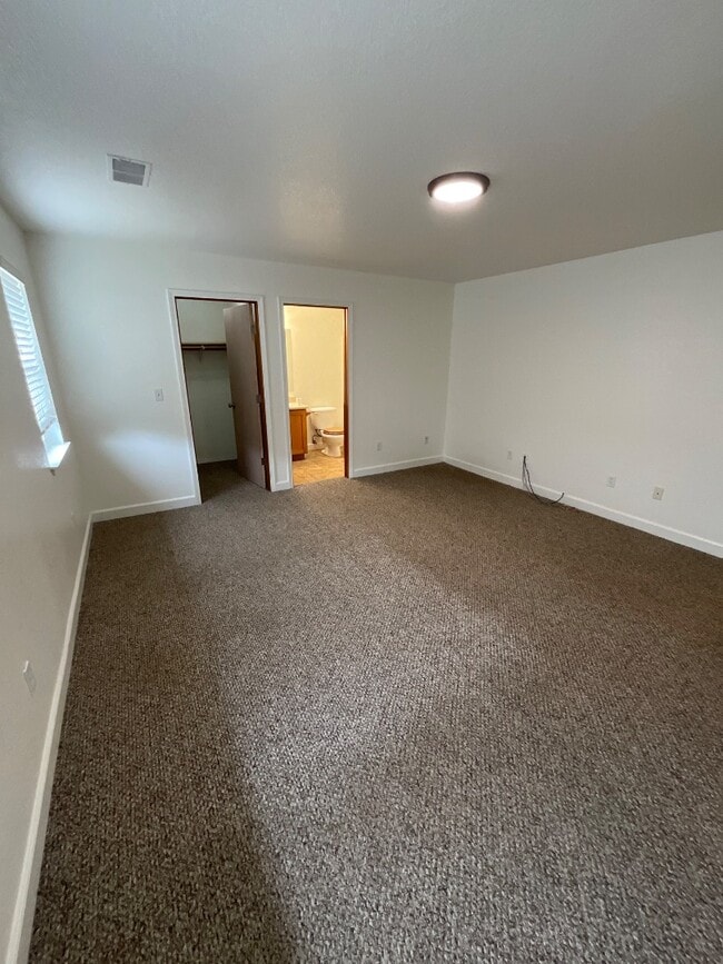 Building Photo - 2533 Rita Ave