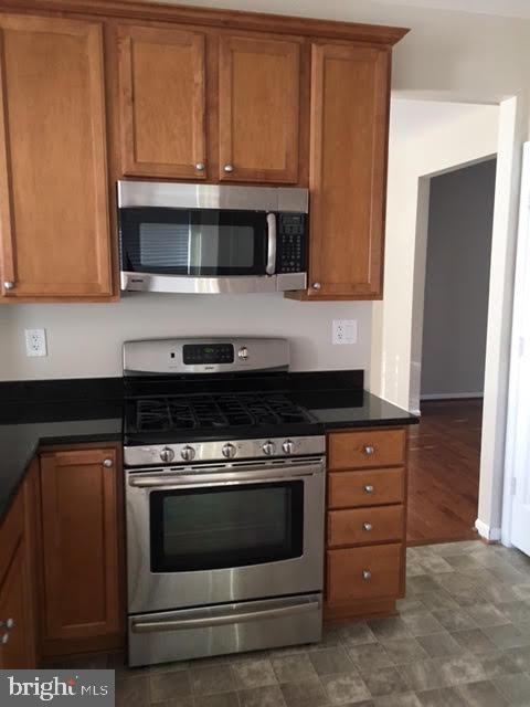 Building Photo - 2693 Maple Ridge Dr