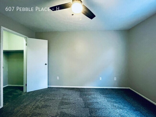Building Photo - 607 Pebble Pl Dr