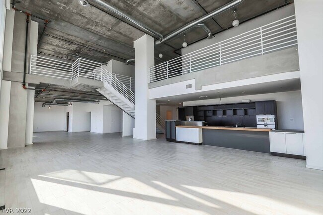 Building Photo - 900 S Las Vegas Blvd