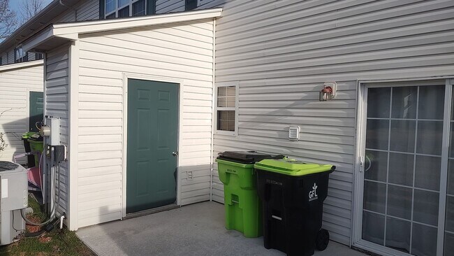 Building Photo - 90 Century Ct