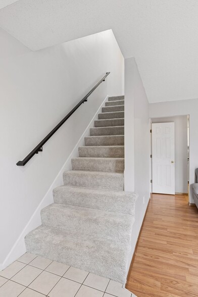 Building Photo - 3620 Independence Ave S