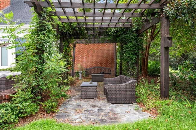 Building Photo - 450 Cox Rd