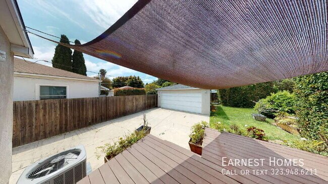 Building Photo - 2577 S Bundy Dr