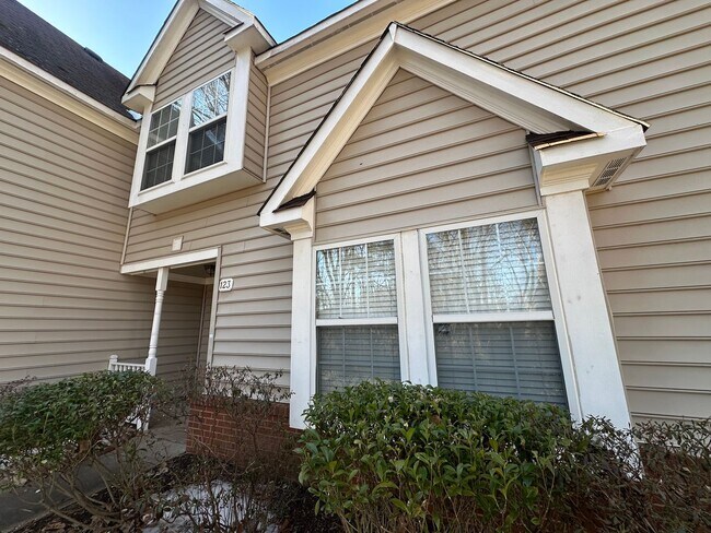 Building Photo - 123 Locust Ln