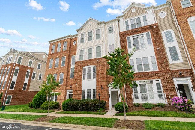 Building Photo - 2263 Oberlin Dr