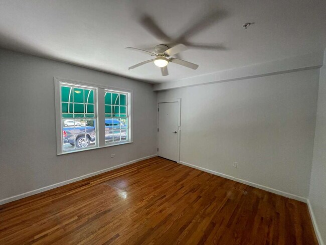 Building Photo - Completely remodeled 2/1 in Midtown