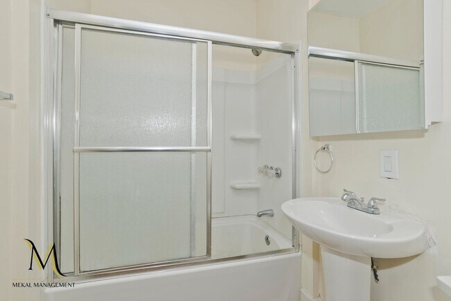 Building Photo - 54-56 Clantoy Street