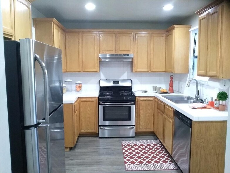 kitchen - 5222 W Olympic Blvd