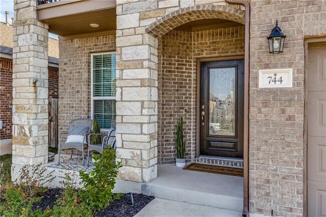 Building Photo - 744 Blue Oak Blvd