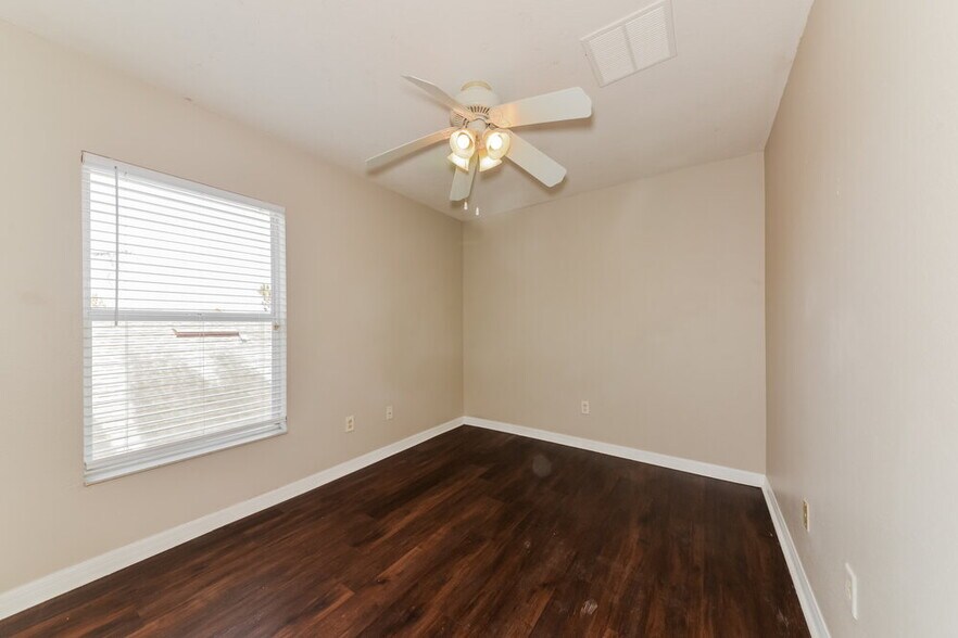 Building Photo - 908 Larwood Pine Dr
