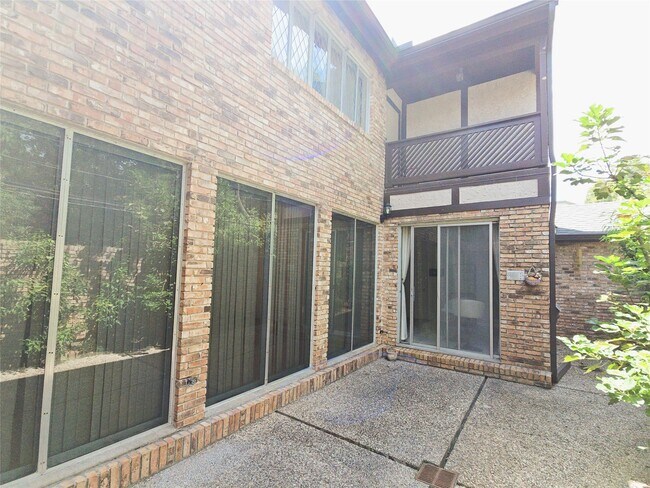 Building Photo - 9731 Briar Forest Dr