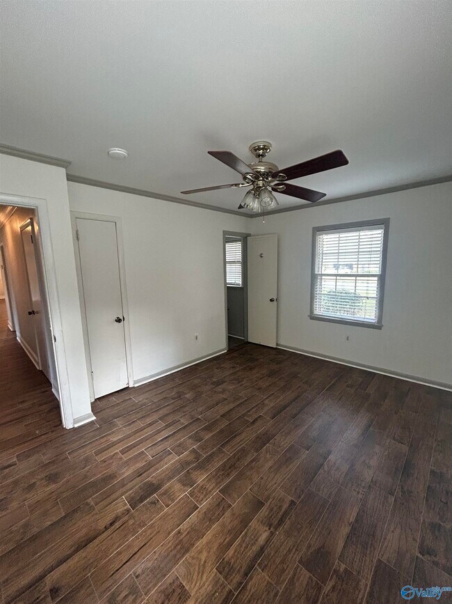 Building Photo - 2327 Quince Dr SE