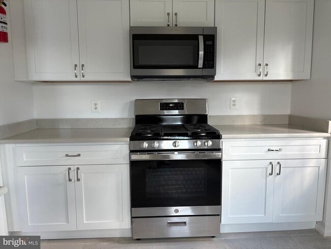 Building Photo - 6320 Magnolia Ave