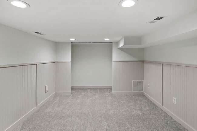 Building Photo - 237 3rd Ave