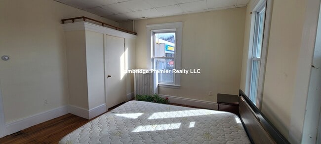 Building Photo - 543 Broadway