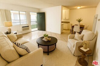 Building Photo - 8800 Cedros Ave