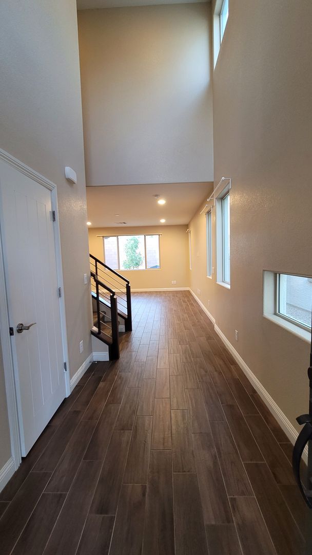 Building Photo - SW BEAUTY!!!   215/RUSSELL AREA