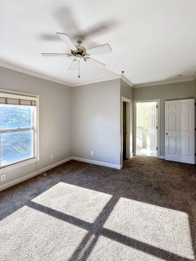 Building Photo - Lovely 1 Bed & 1.5 Bath Condo in Nashville...