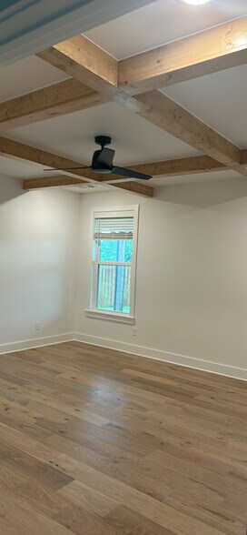 Building Photo - 200 Collins Way