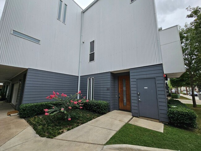 Building Photo - Minutes from Downtown, Uptown, Henderson, ...