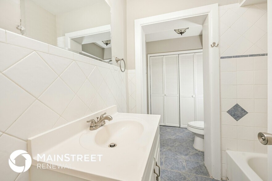 Building Photo - 632 Ryan Ave