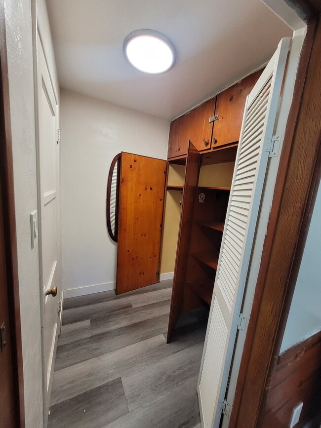 Building Photo - 10916 Acacia Ave