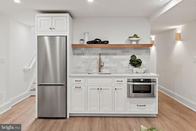 Building Photo - 2460 Ontario Rd NW