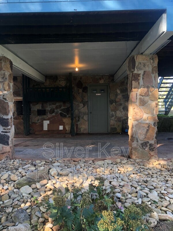 Building Photo - 194 Setterberg Rd