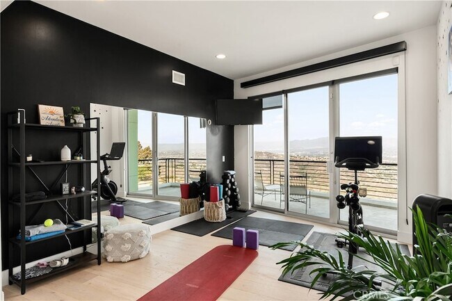 Building Photo - 3230 Tyrol Dr