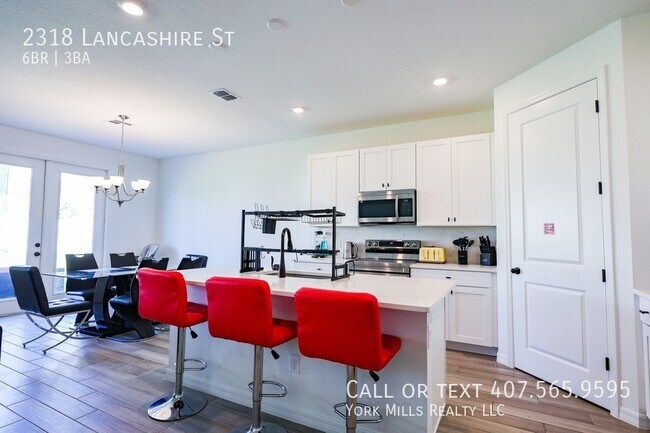 Building Photo - 2318 Lancashire St