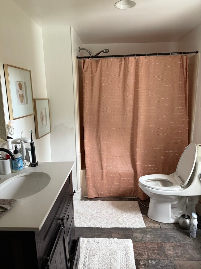 Building Photo - 1015 N Main St