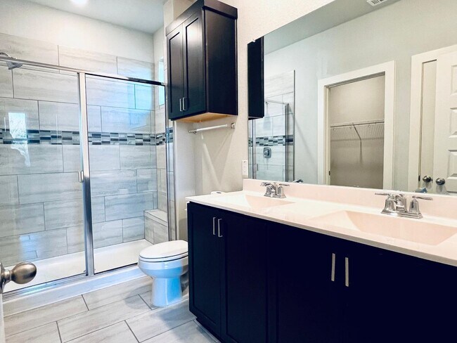 Building Photo - $500 OFF ON FIRST MONTH'S RENT! APPLICATION FEE WAIVED!  Modern 3BD/2BA Home in Blue Ridge Ranch ...