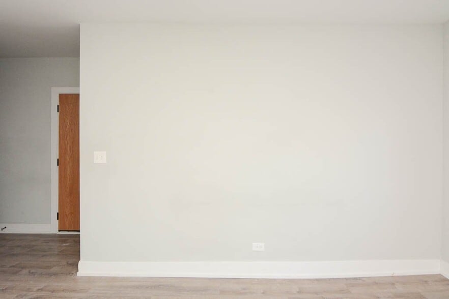 Building Photo - 714 W Brompton Ave