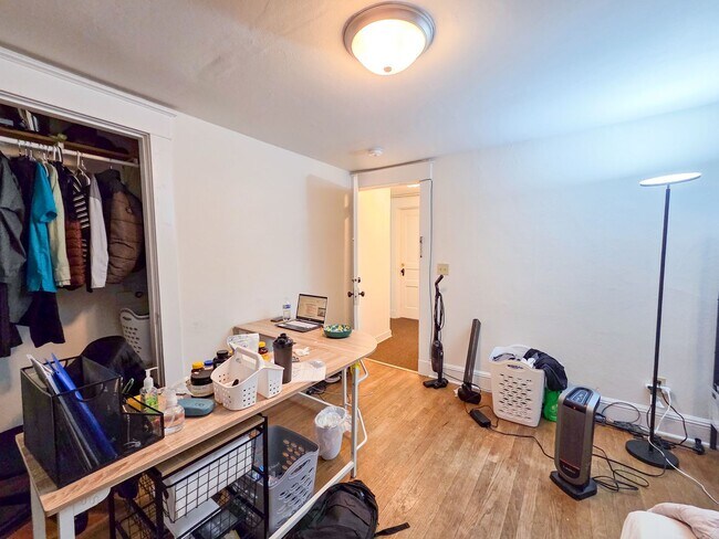 Building Photo - 1113 Drake St