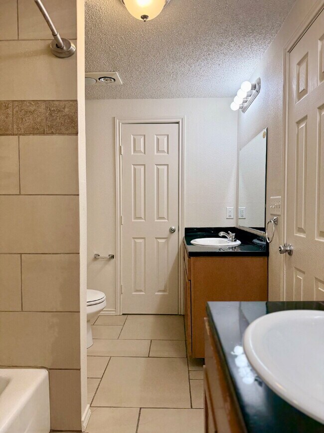 Building Photo - Modern Elegance Meets Location: High Ceilings, Updated Fixtures, Move-In Ready!