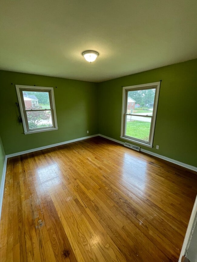 Building Photo - 3 Bed/2 Bath Home with 2 Car Garage
