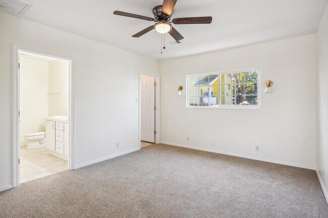 Livingroom - 1039 Stevenson St