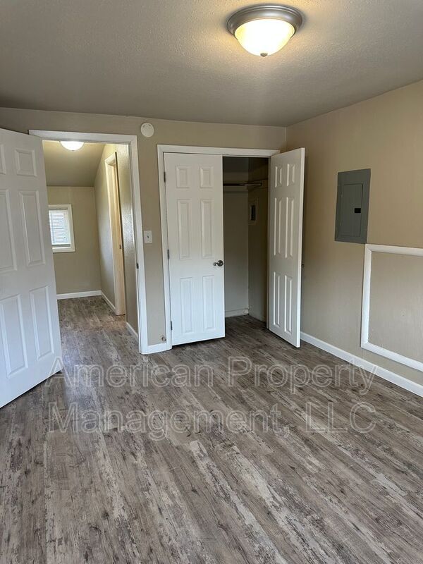 Building Photo - 3605 1/2 E 16th St-