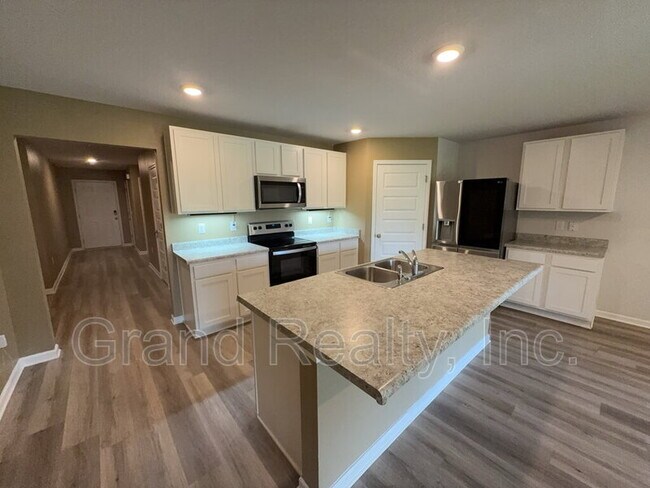 Building Photo - 5482 Peach Dr