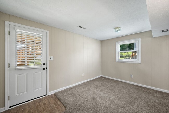 Building Photo - 9212 Foxtail Ct