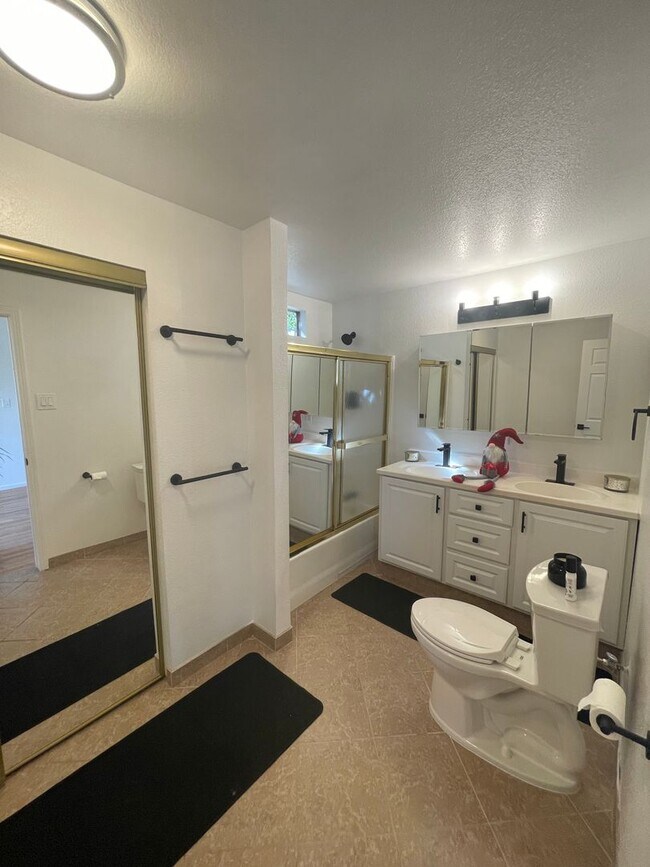 Building Photo - AVAILABLE NOW! 3 BEDROOM/2 BATH IN FAIRFIELD