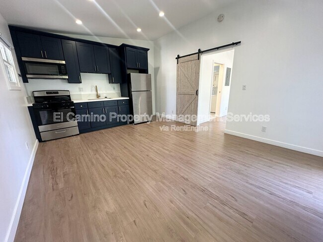 Building Photo - 425 E Wellington Ave