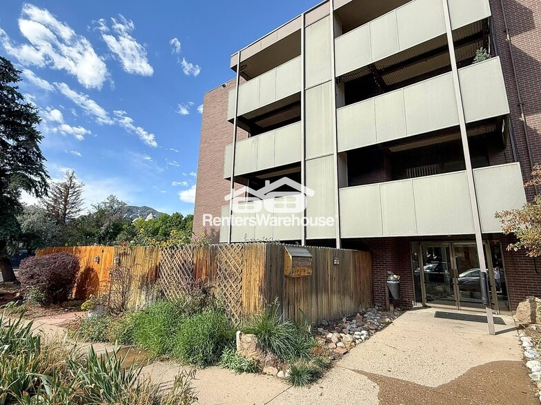Primary Photo - 2227 Canyon Blvd