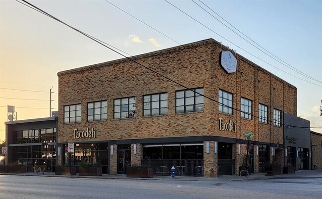 Building Photo - 716 Sabine St