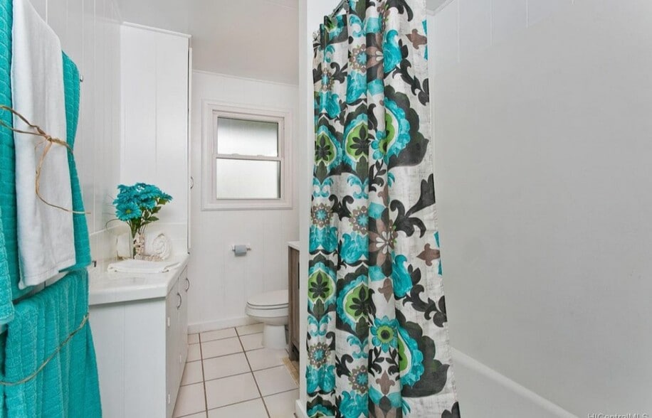 Bathroom - 1105 Nanialii St